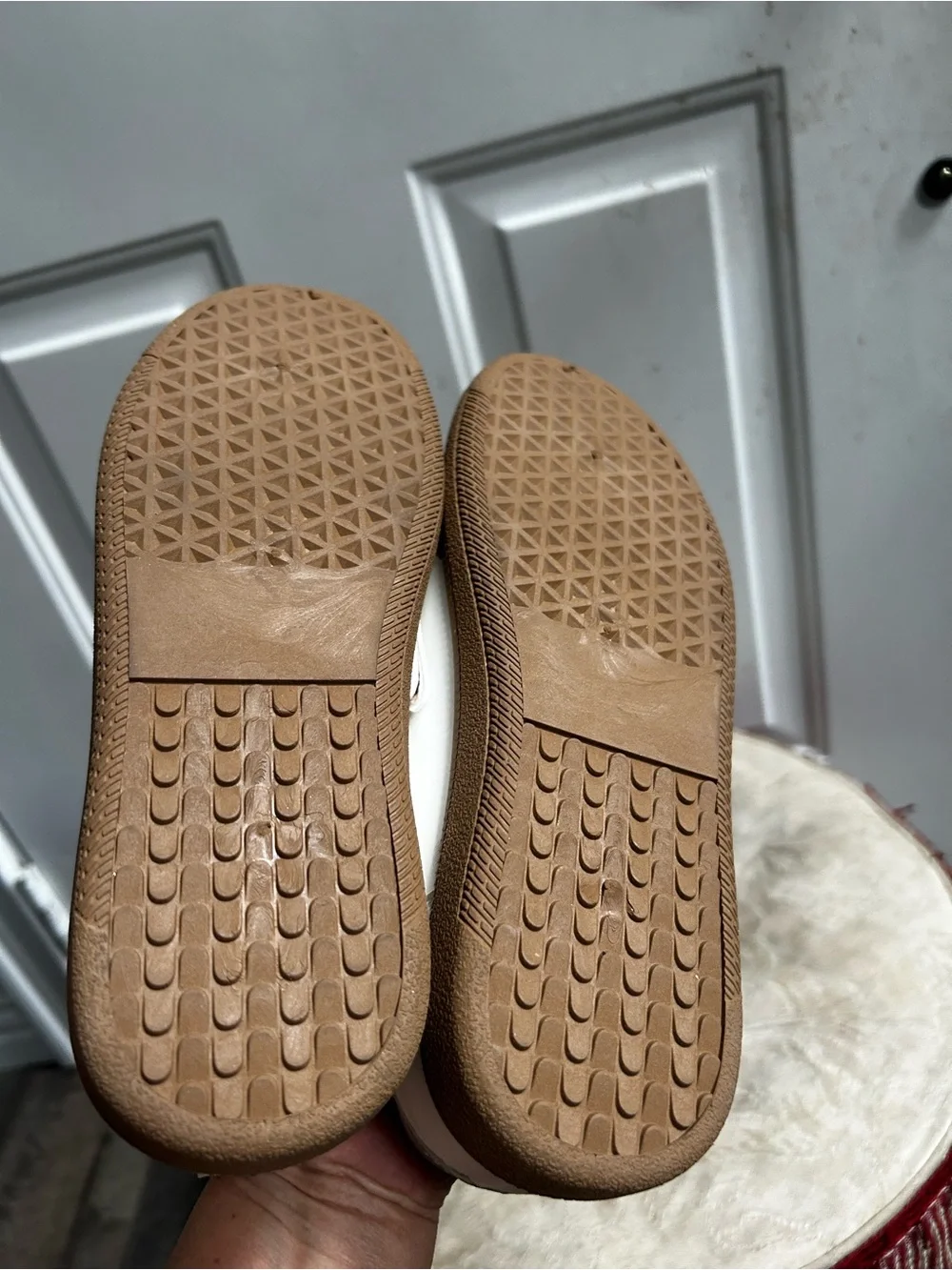 Madden Girl Kirby White & Taupe Suede Accent Sneakers Sz 4